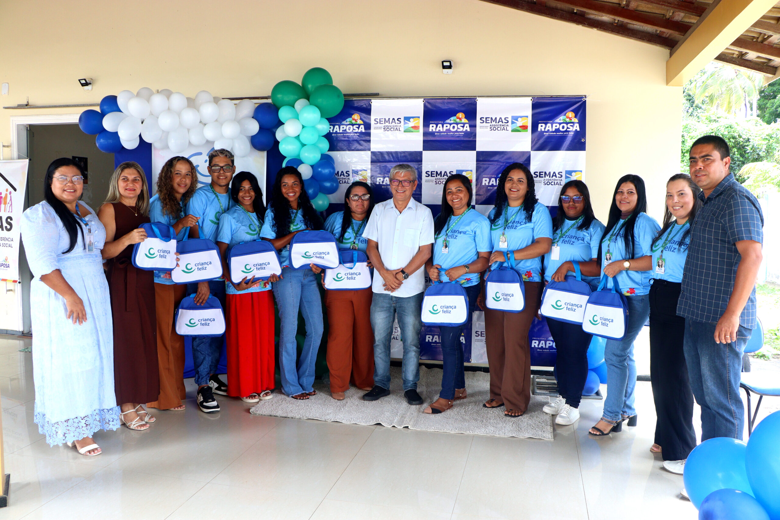 Prefeitura de Raposa realiza entrega de kits de trabalho aos visitadores do Programa Criança Feliz