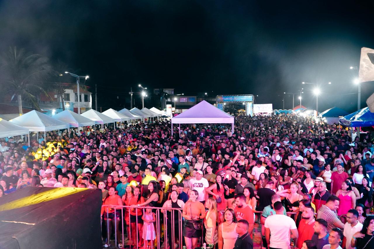 Show de Solange Almeida marca noite inesquecível nas comemorações dos 31 anos de Raposa