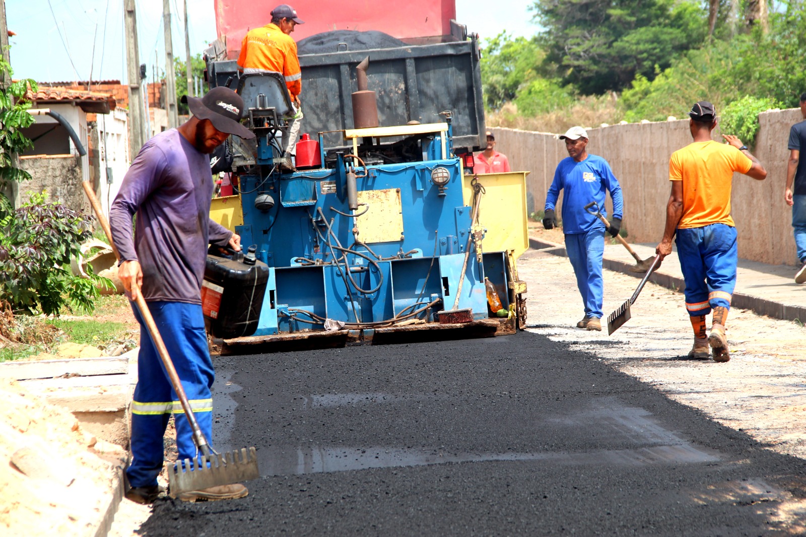 Prefeitura de Raposa intensifica pavimentação asfáltica e urbanização na Vila Laci