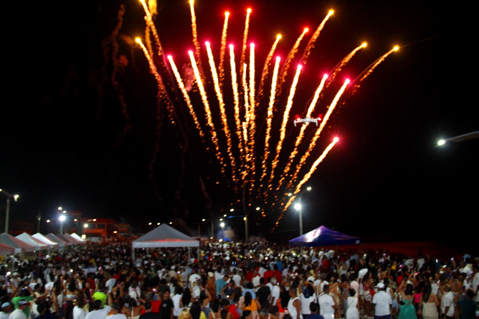 Virada para 2026 reúne milhares de pessoas em noite de emoção e alegria no Viva Raposa